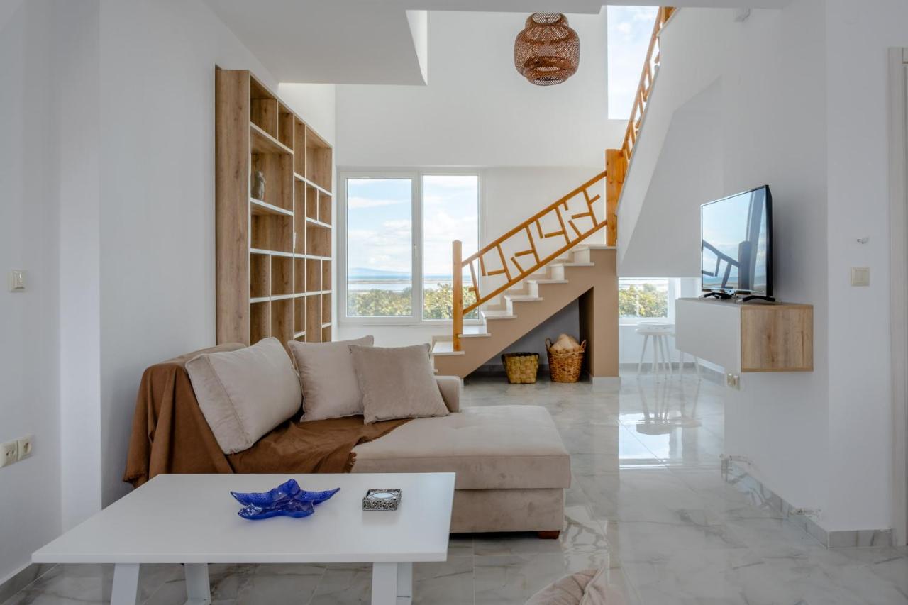 E Mare Villa *